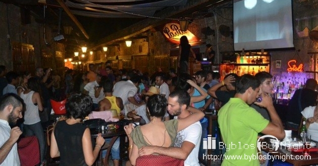 Friday Night at La Paz Pub, Byblos