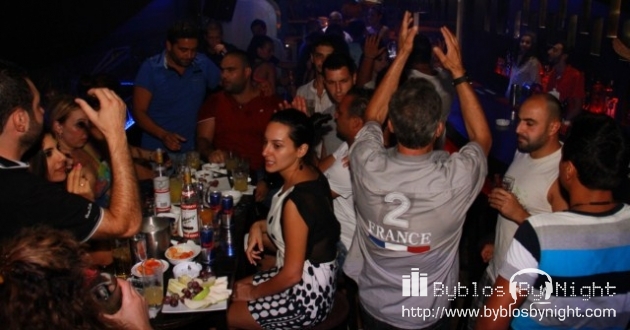 Great Friday night ambiance at Els Pub, Byblos